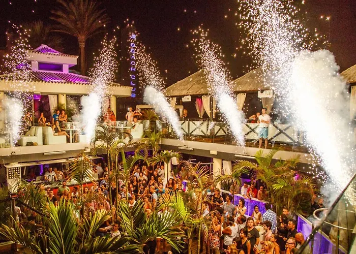 Home2book Party Duplex With Pool In Americas