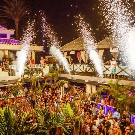 Home2book Party Duplex With Pool In Americas